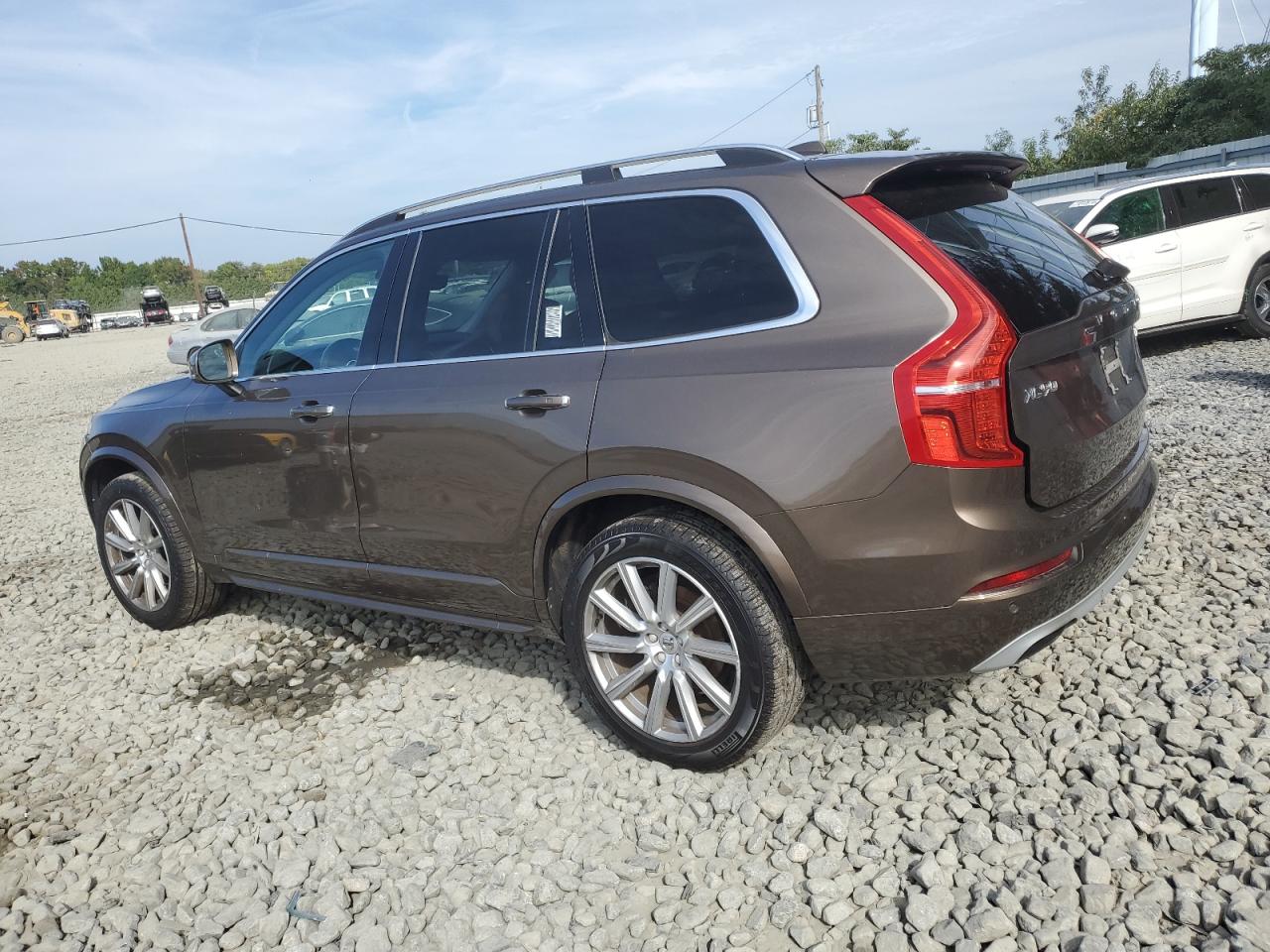 YV4A22PK1G1027873 2016 VOLVO XC90 - Image 2