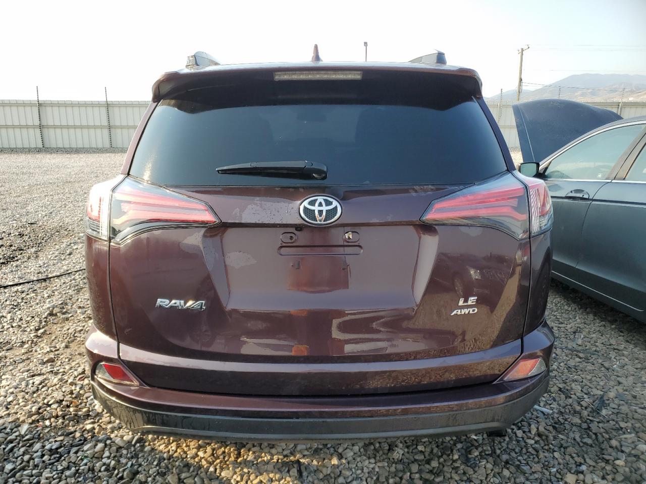 2018 Toyota Rav4 Le VIN: 2T3BFREVXJW838100 Lot: 70004304