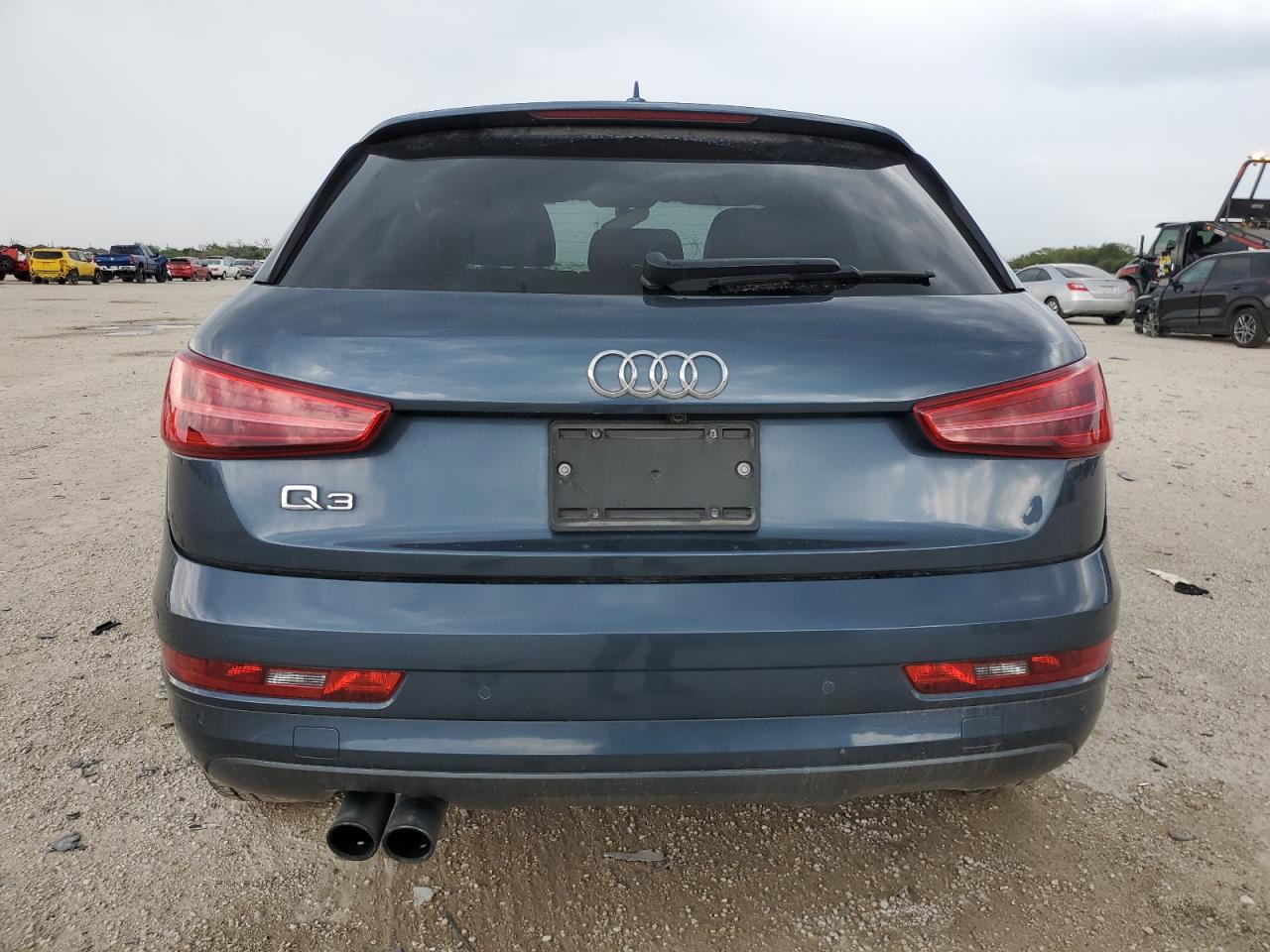 WA1BCCFS7JR007495 2018 Audi Q3 Premium