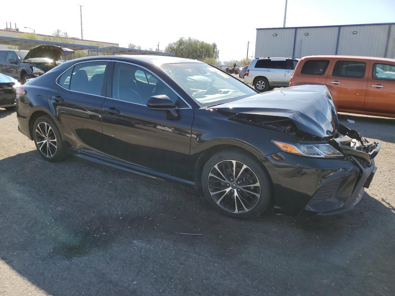 VIN 4T1B11HK2JU601465 2018 TOYOTA CAMRY no.4