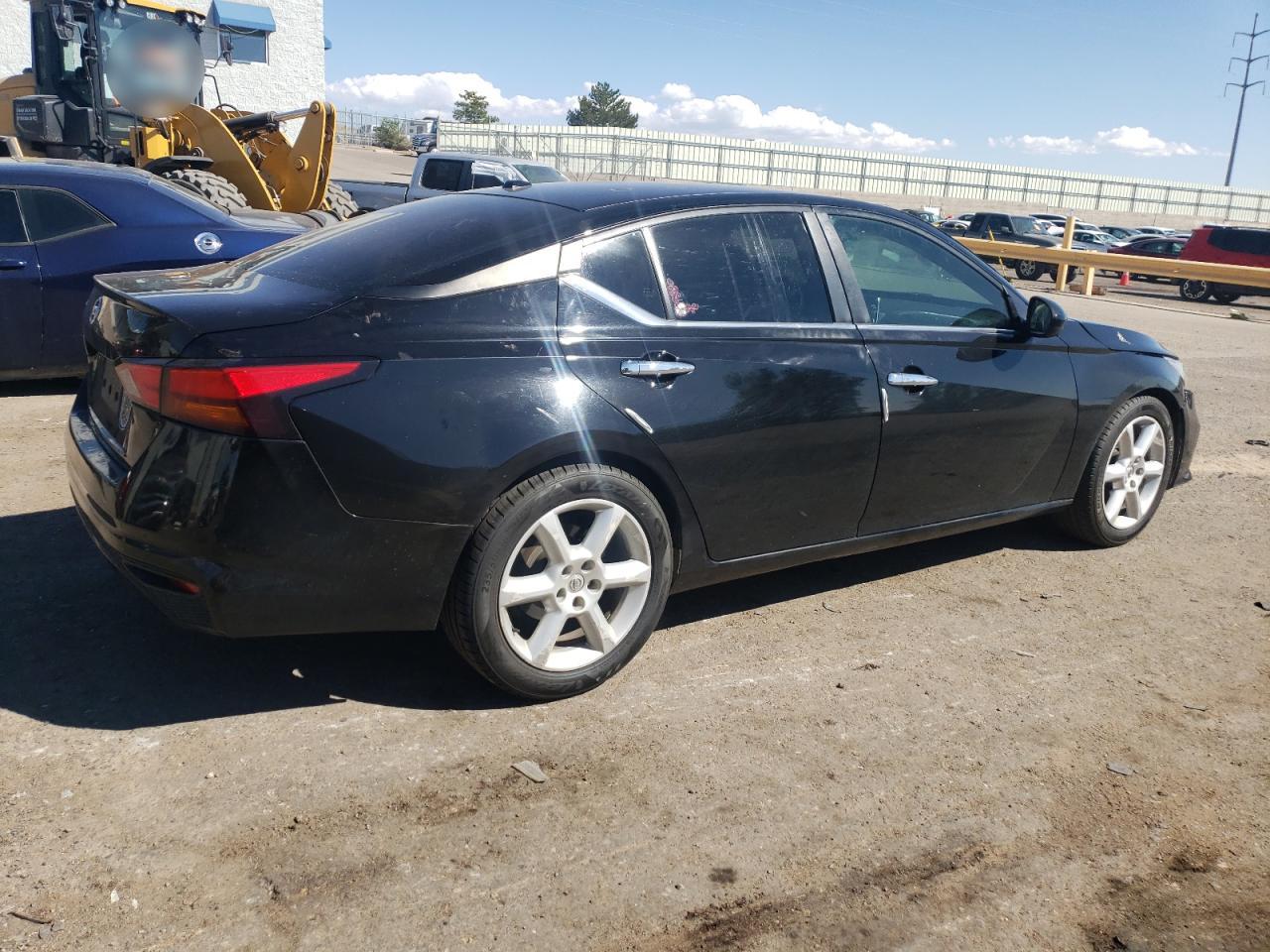 2020 Nissan Altima - Image 3