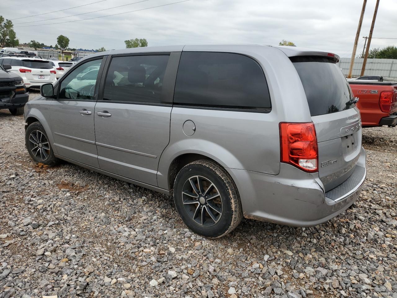 2016 Dodge Caravan - Image 2
