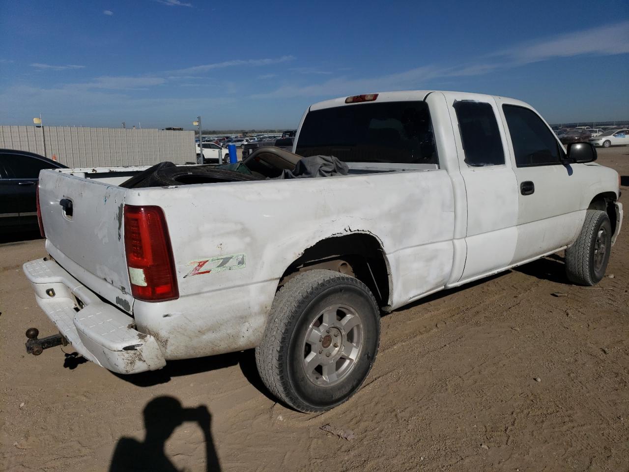 2004 GMC Sierra - Image 3