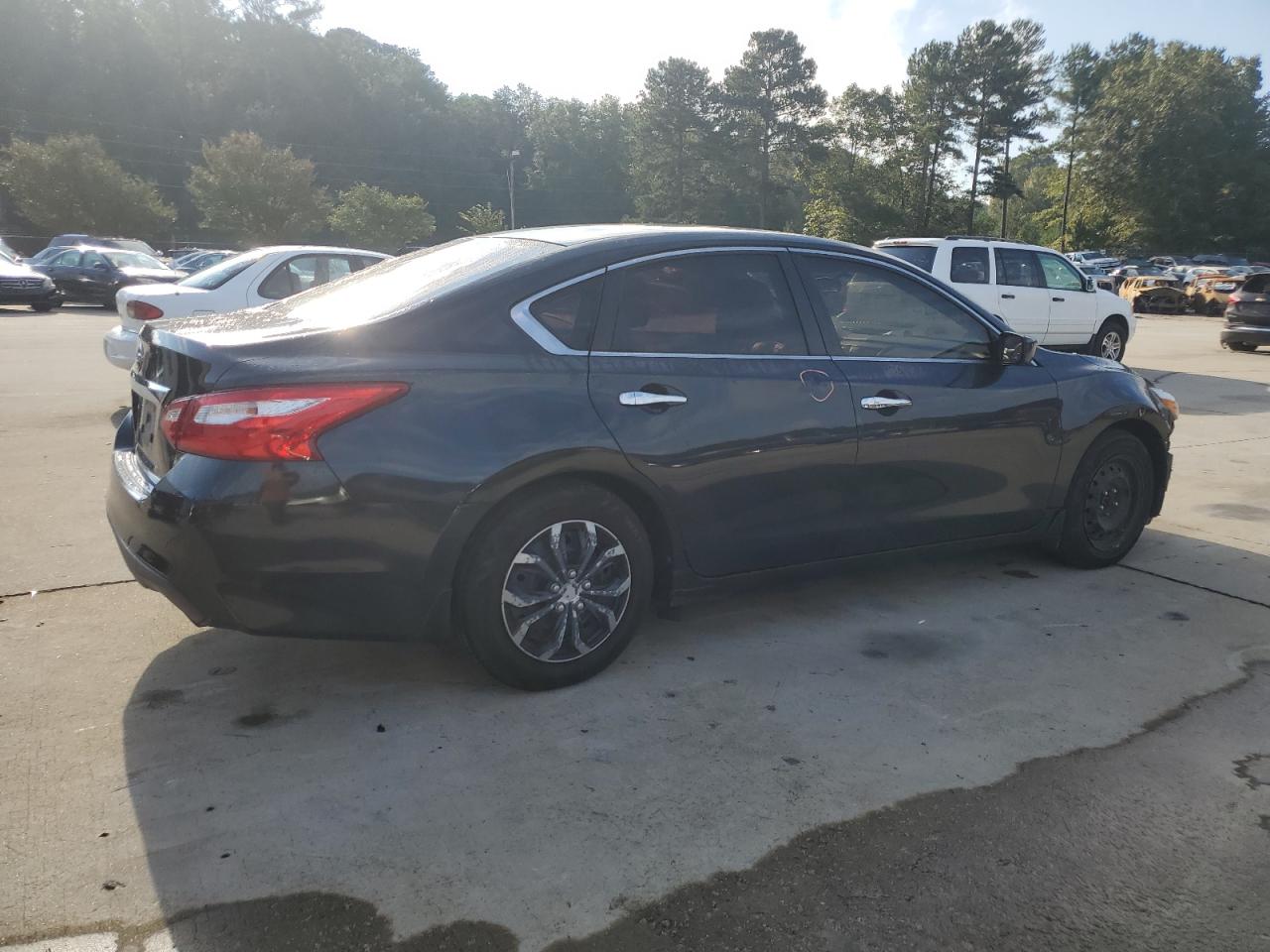 2017 Nissan Altima - Image 3