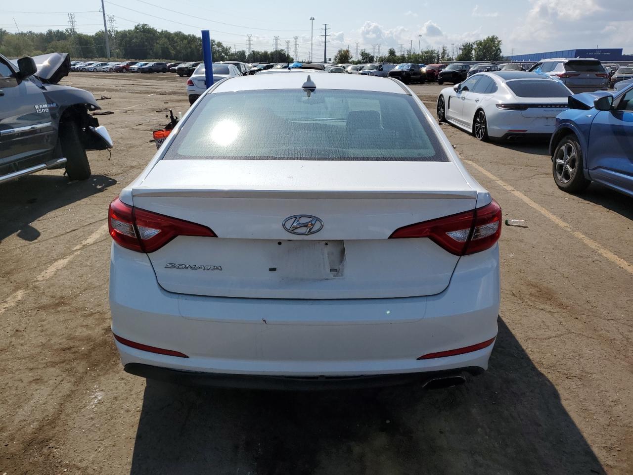 2016 Hyundai Sonata Se VIN: 5NPE24AF3GH352092 Lot: 69821944