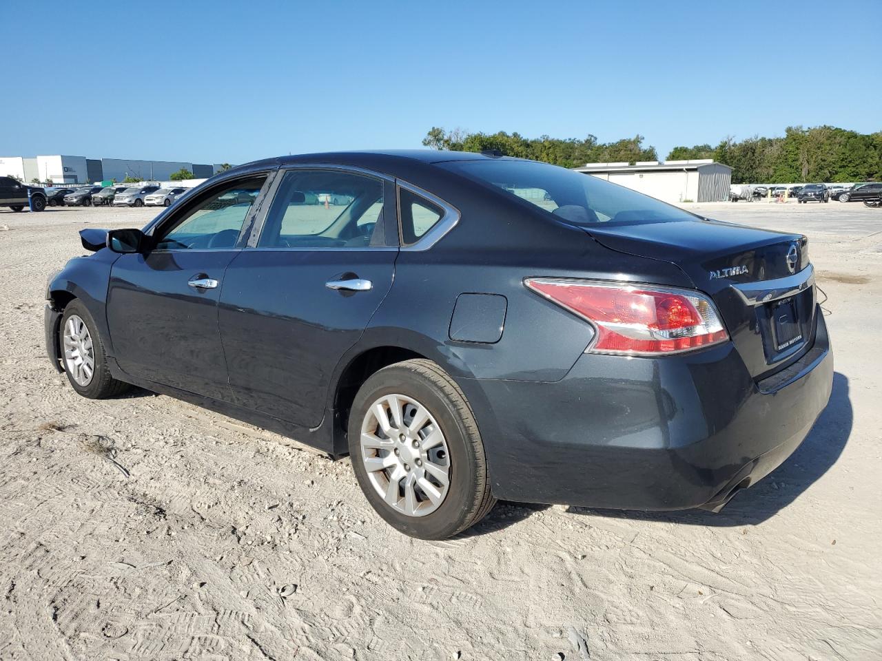 2015 Nissan Altima - Image 2