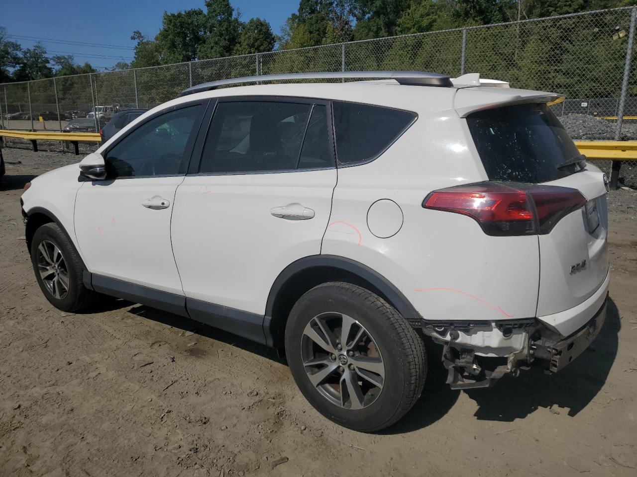 2T3RFREV6GW438946 2016 TOYOTA RAV 4 - Image 2