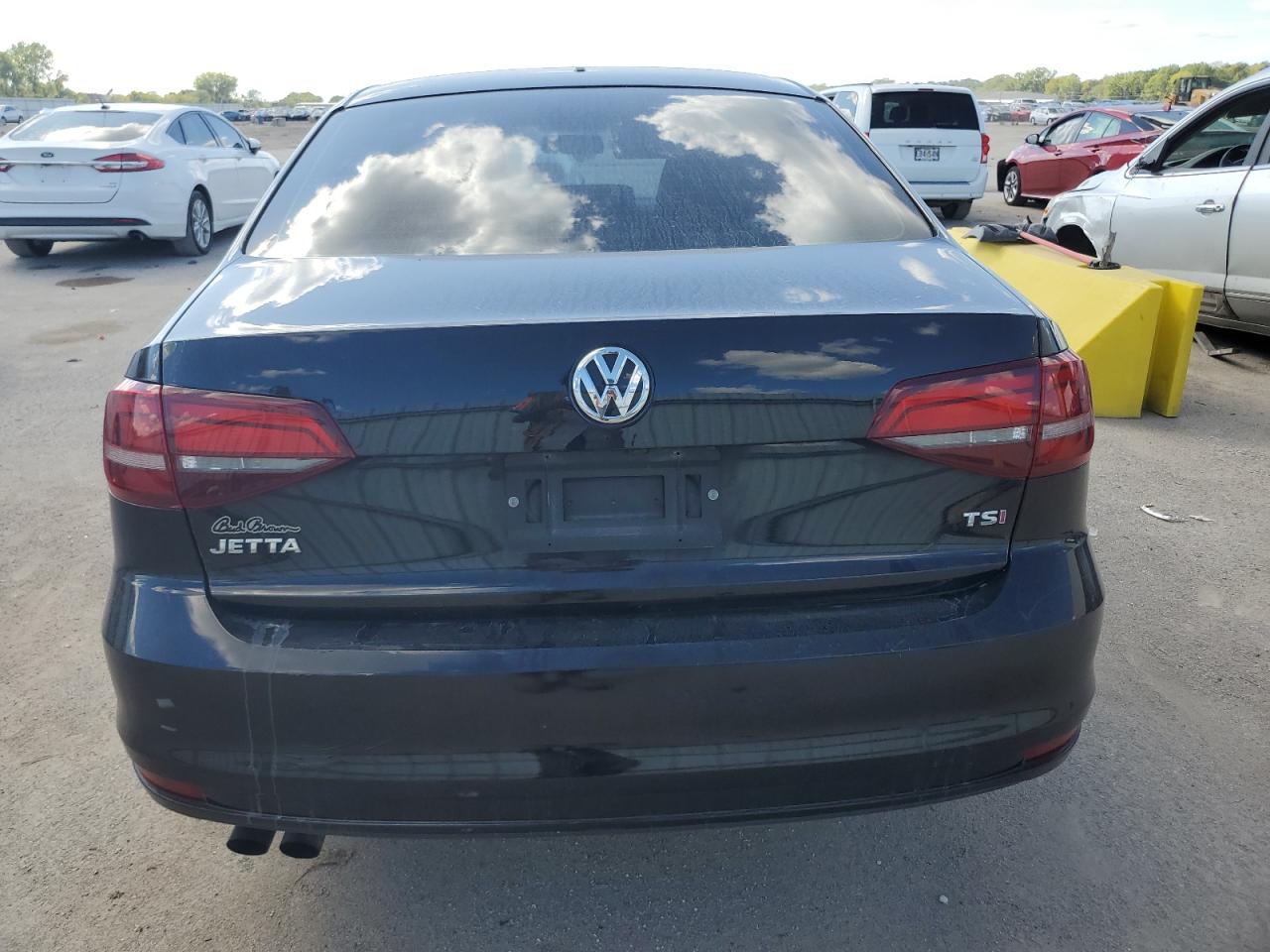 2017 Volkswagen Jetta - Image 6