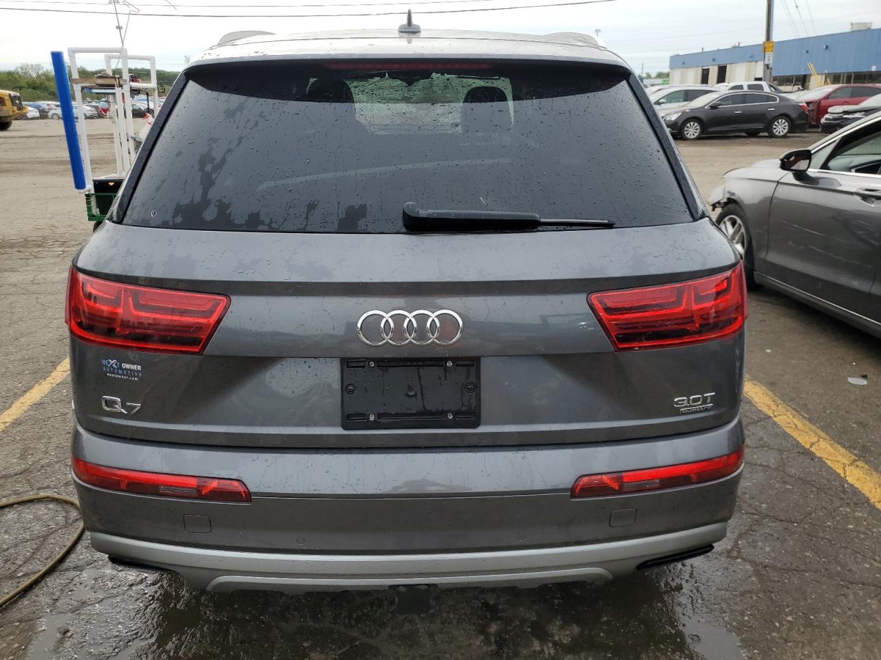 WA1VAAF75JD050877 2018 Audi Q7 Prestige