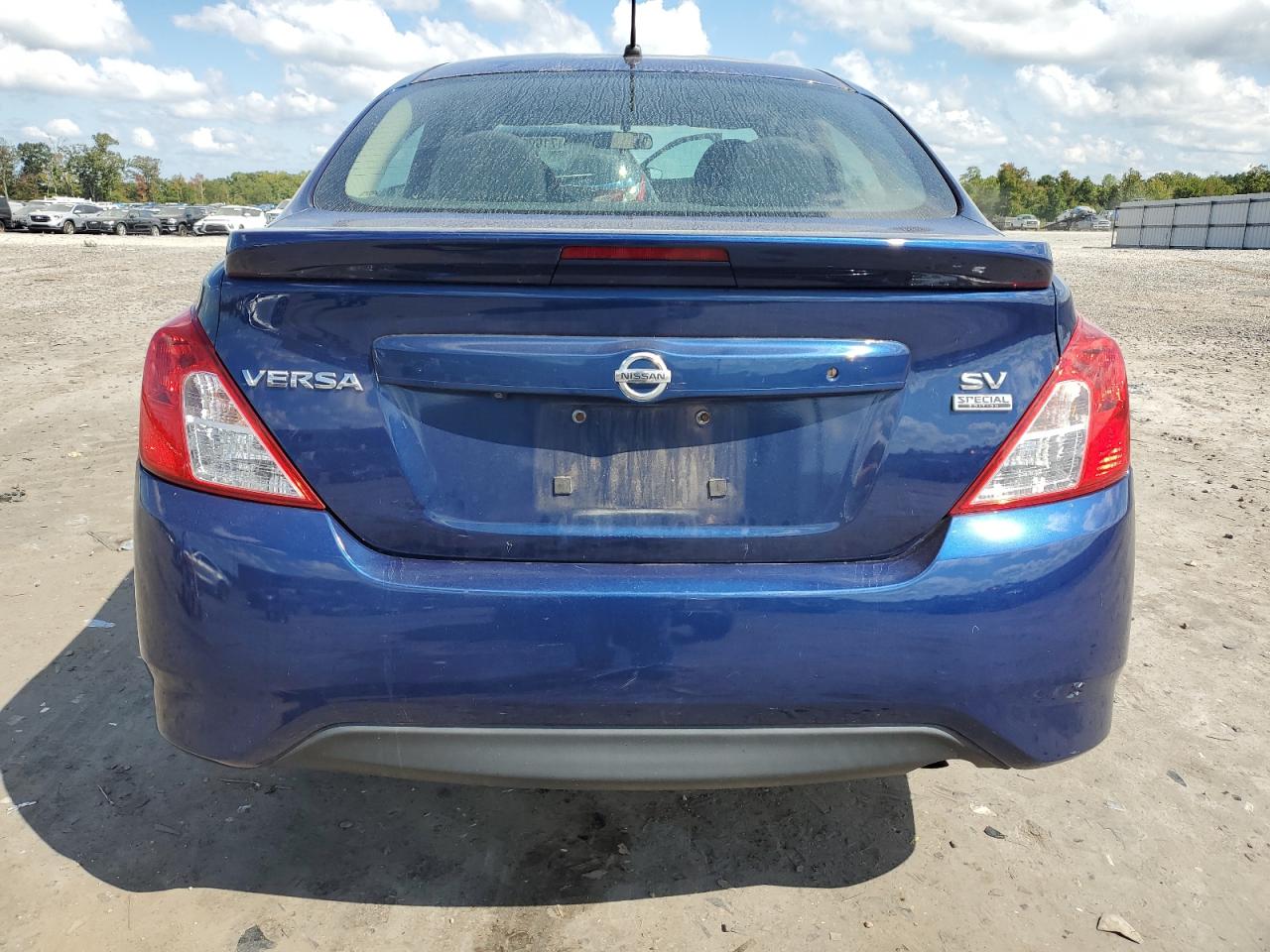 2018 Nissan Versa S VIN: 3N1CN7AP2JL879303 Lot: 71098054