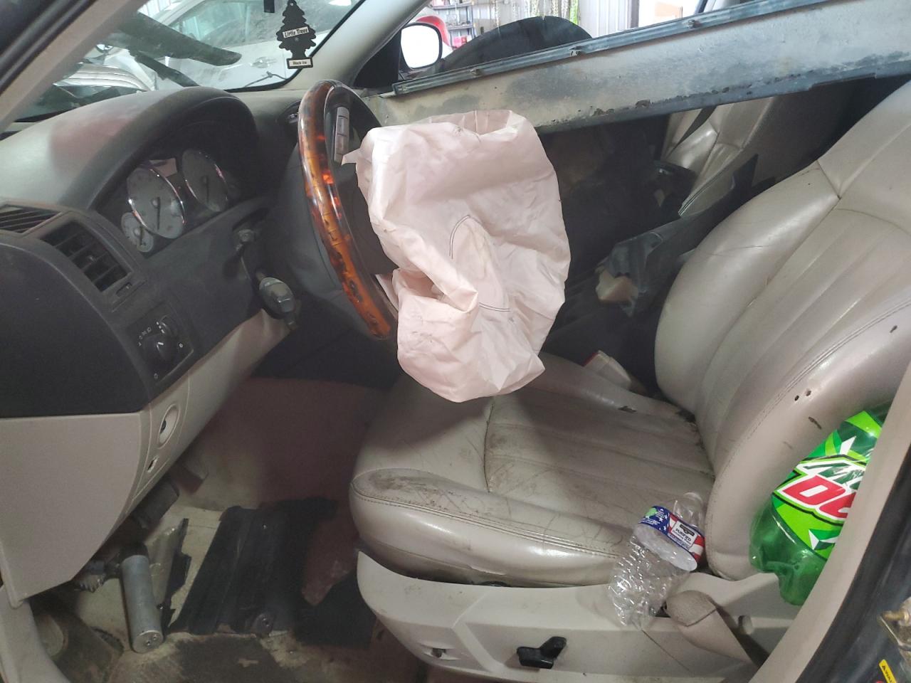 2005 Chrysler 300 - Image 7