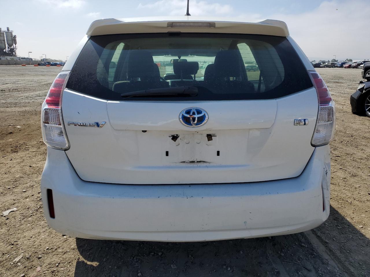 JTDZN3EU6HJ063552 2017 Toyota Prius V