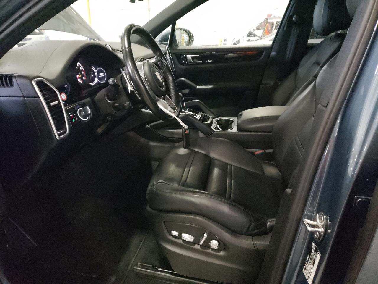 WP1AA2AY6KDA13492 2019 Porsche Cayenne