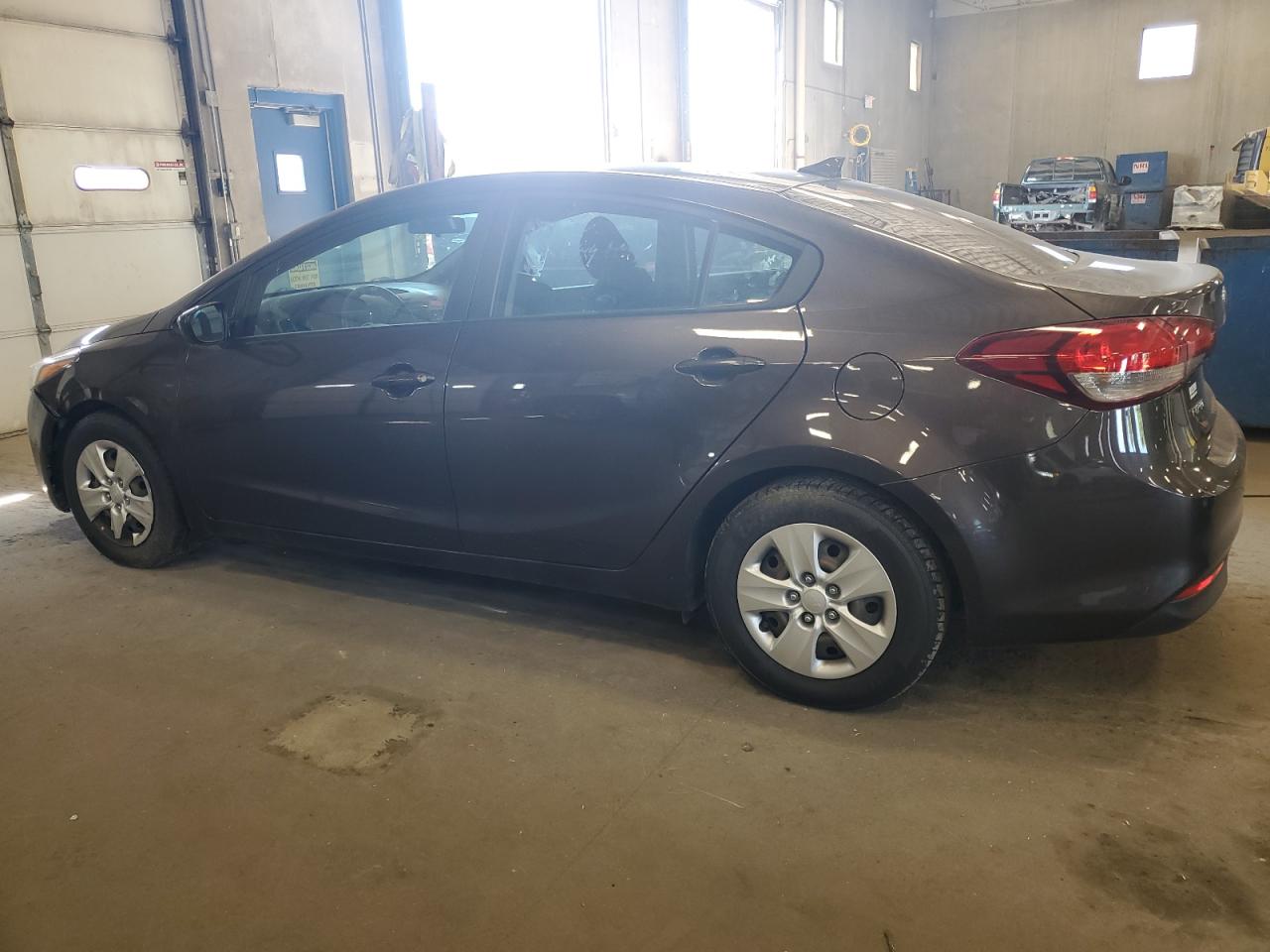 3KPFK4A70JE226927 2018 KIA FORTE - Image 2