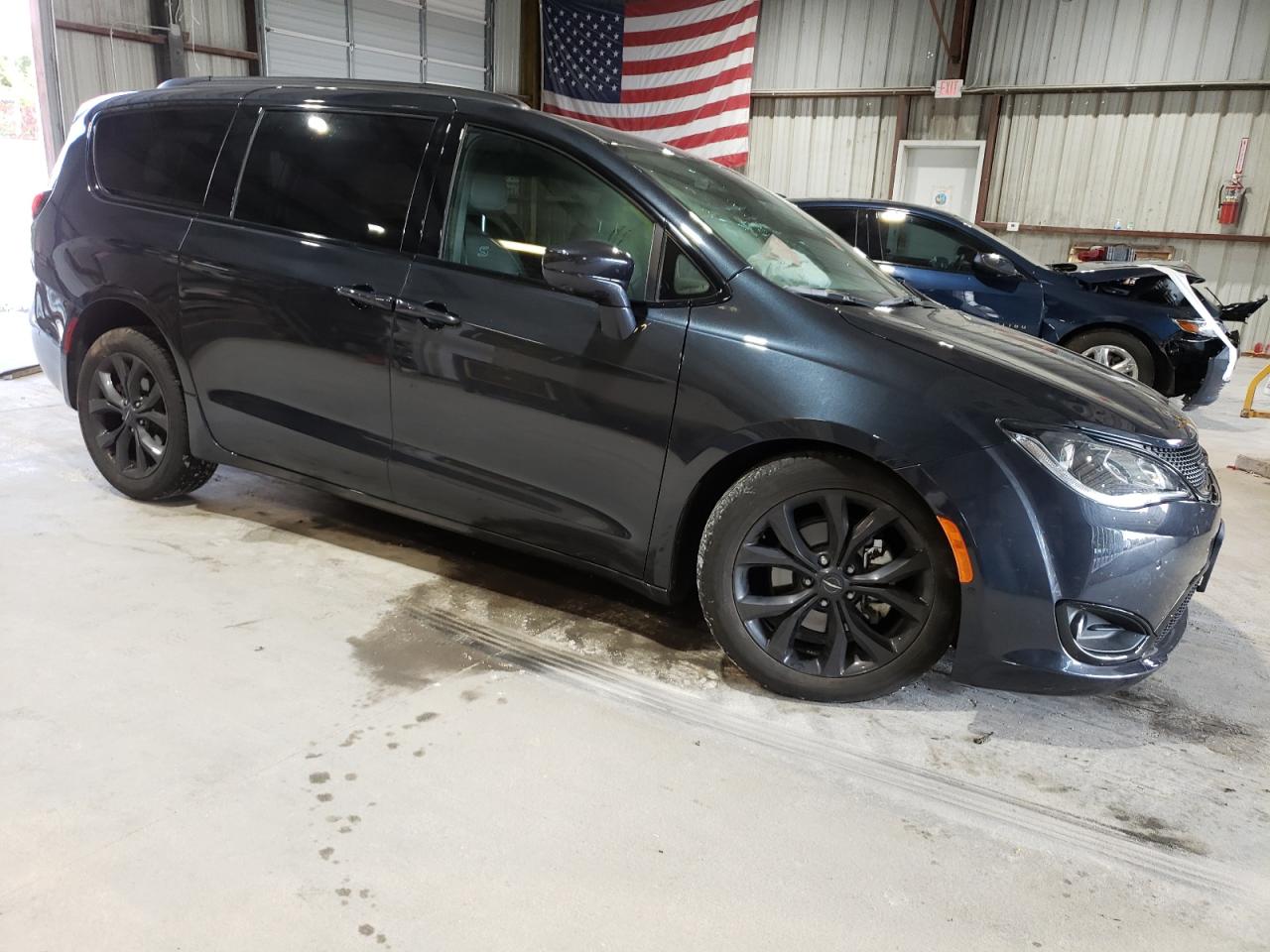 2020 Chrysler Pacifica - Image 4