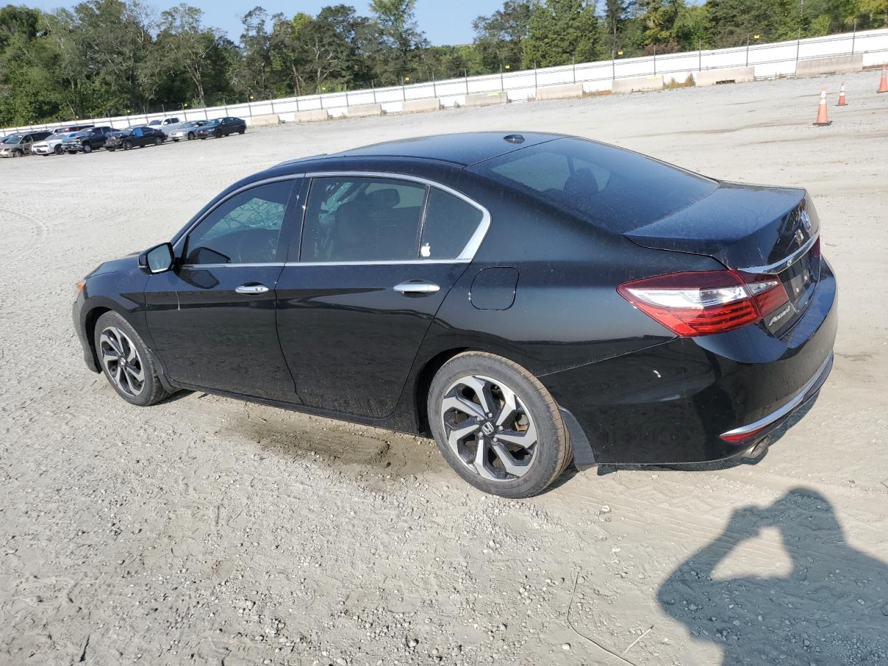 1HGCR3F89HA009112 2017 HONDA ACCORD - Image 2