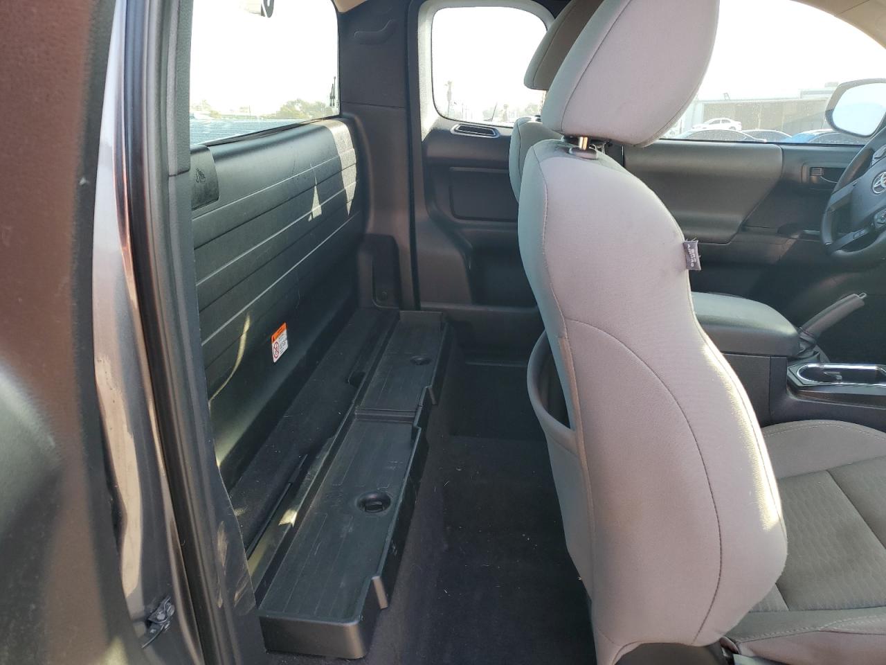 2018 Toyota Tacoma - Image 10