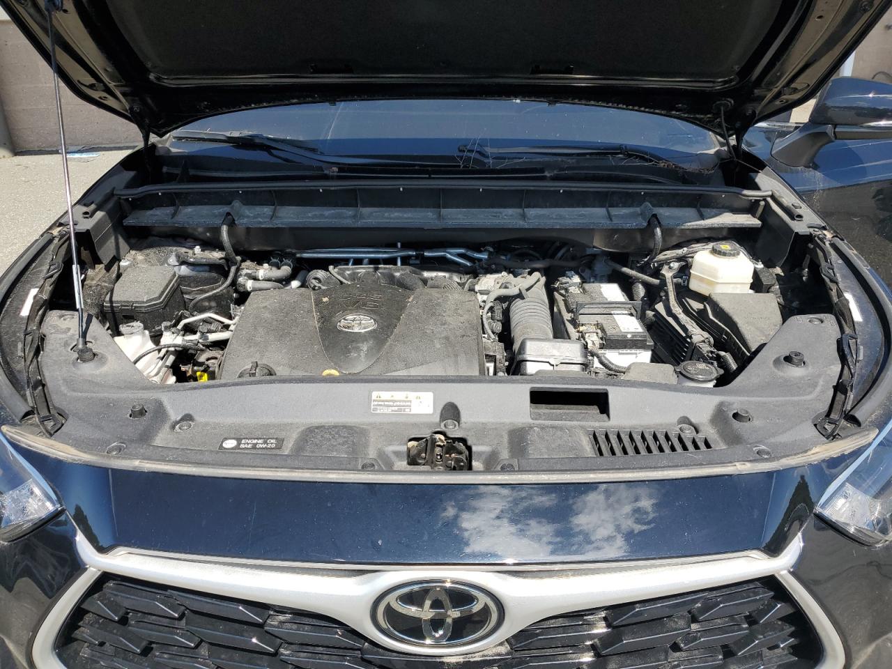 2022 Toyota Highlander - Image 12