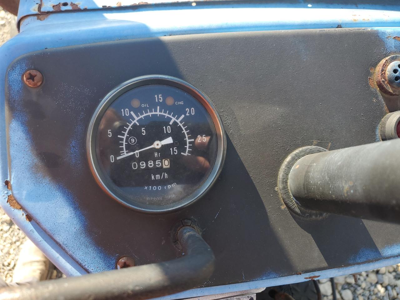 G42400100 2000 Mitsubishi D2650 Trac