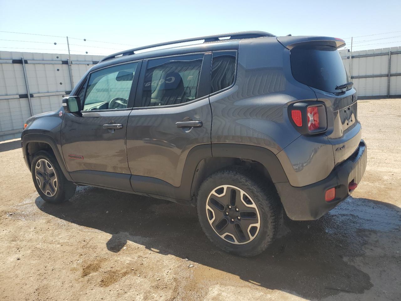 ZACCJBCT8GPD88451 2016 JEEP RENEGADE - Image 2