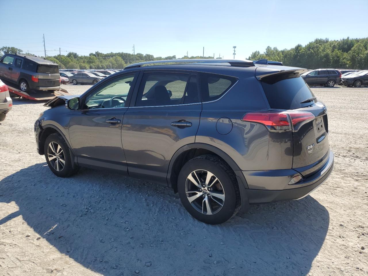 JTMRFREV9HJ173715 2017 TOYOTA RAV 4 - Image 2