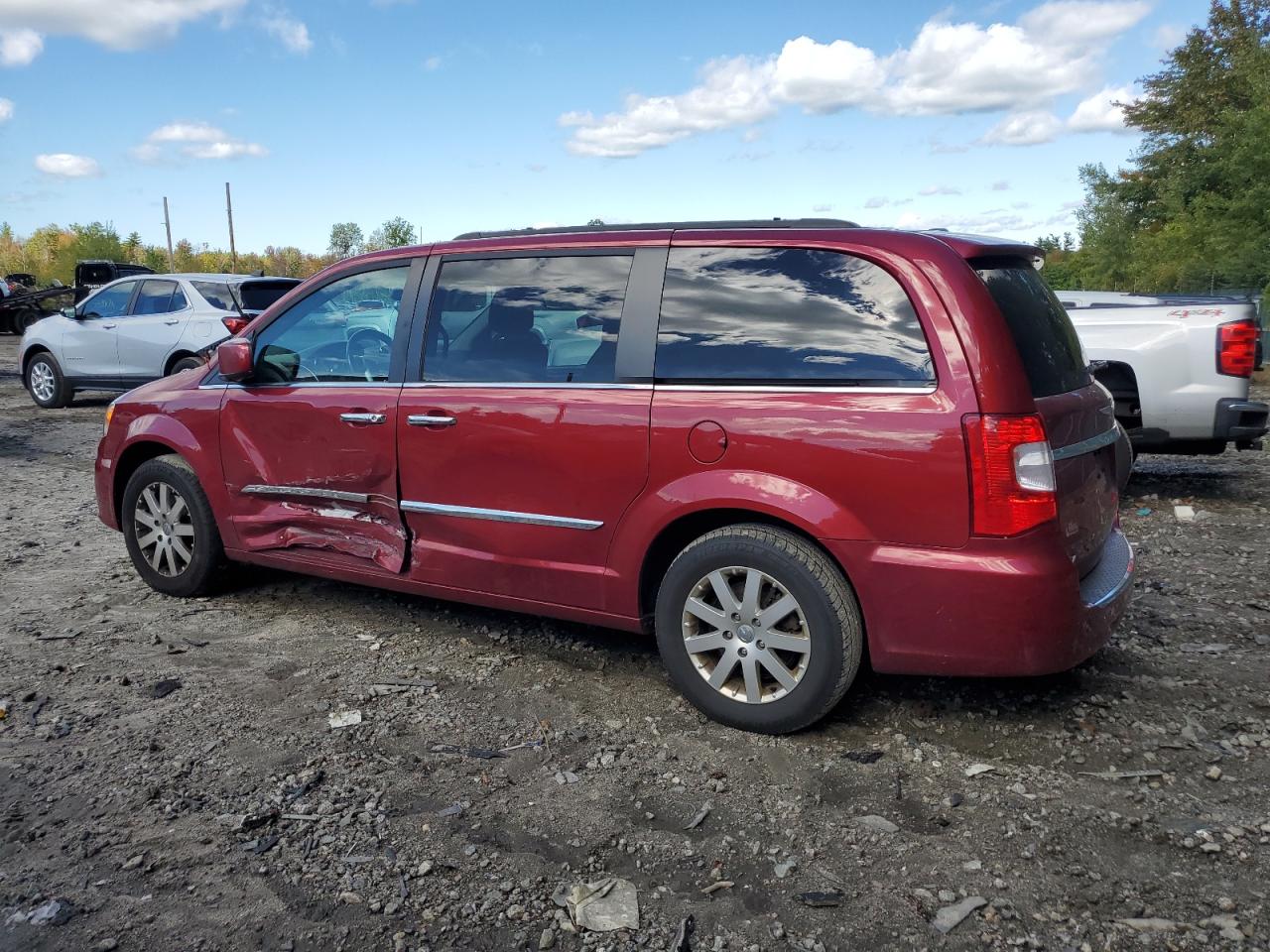2015 Chrysler Town & Country - Image 2