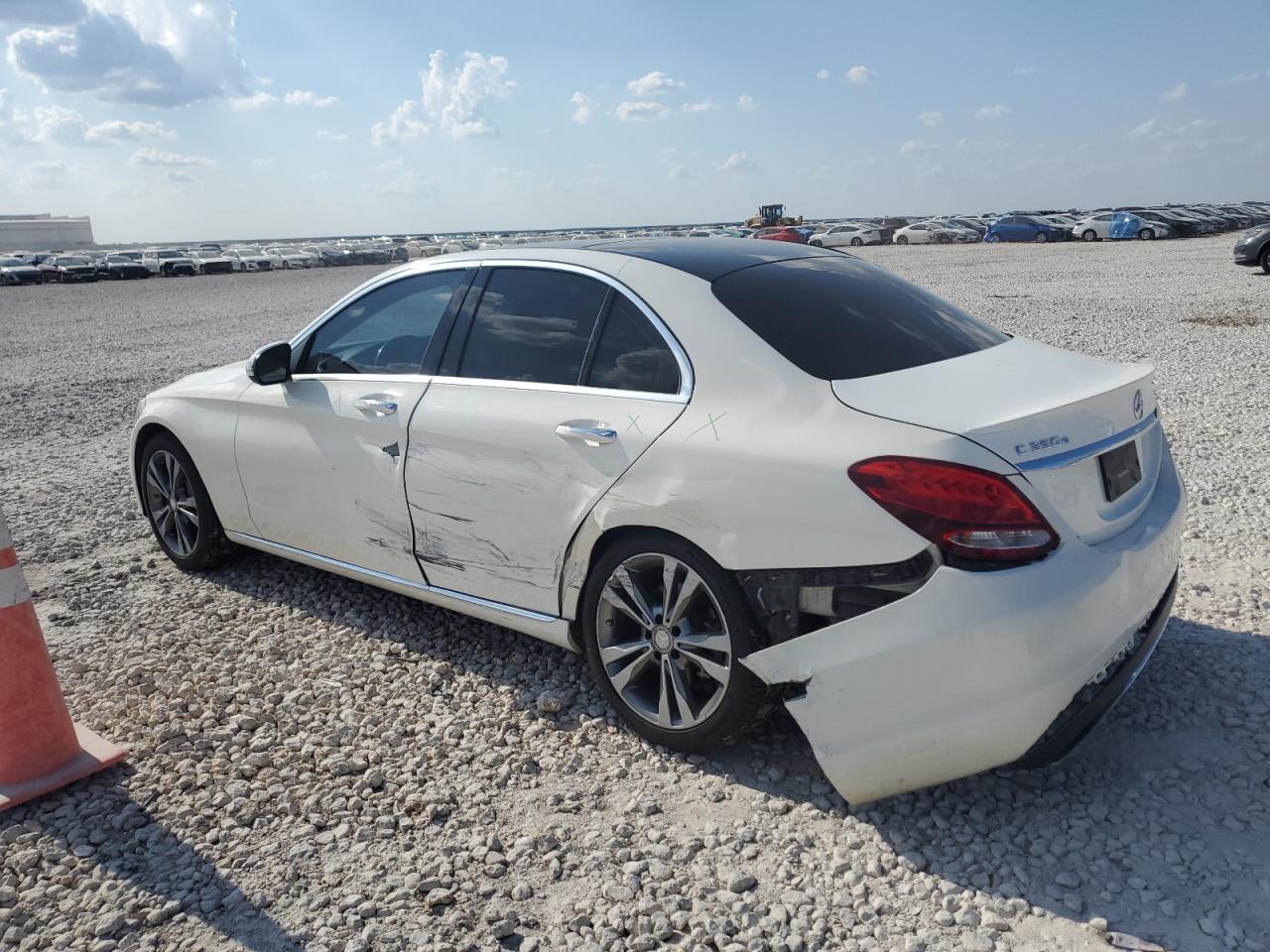 VIN 55SWF4HB4GU160107 2016 MERCEDES-BENZ C-CLASS no.2