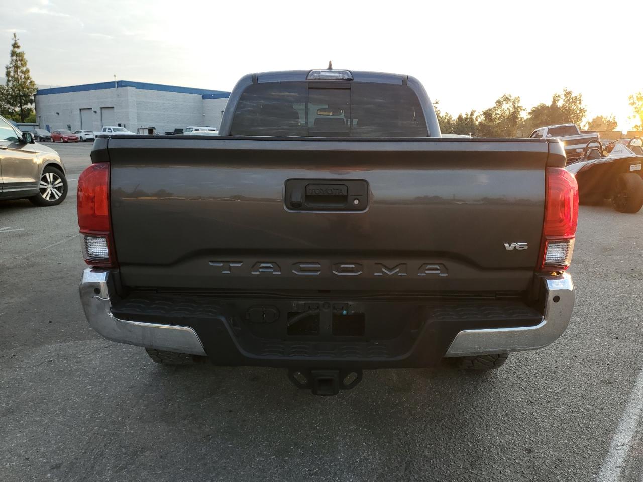 3TMBZ5DN5JM016470 2018 Toyota Tacoma Double Cab