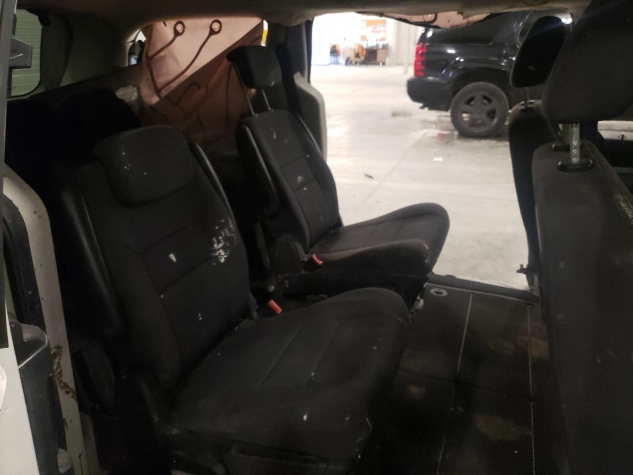 2010 Dodge Caravan - Image 11
