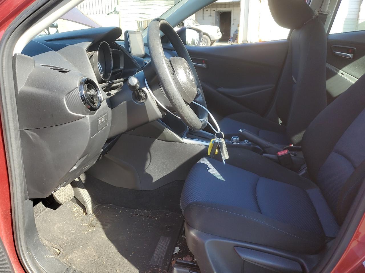 3MYDLBYV9KY518722 2019 Toyota Yaris L