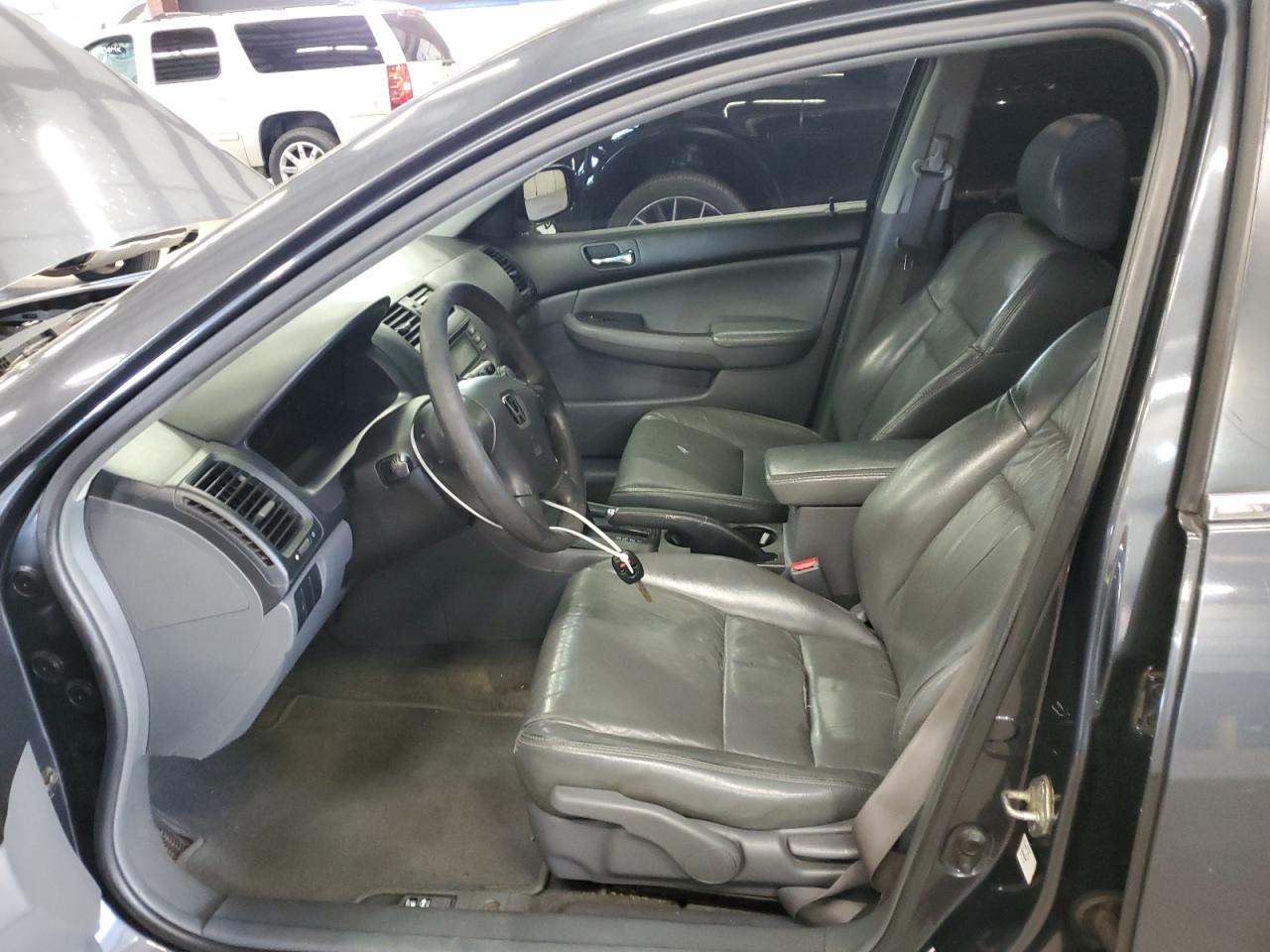 1HGCM56324A140830 2004 Honda Accord Lx