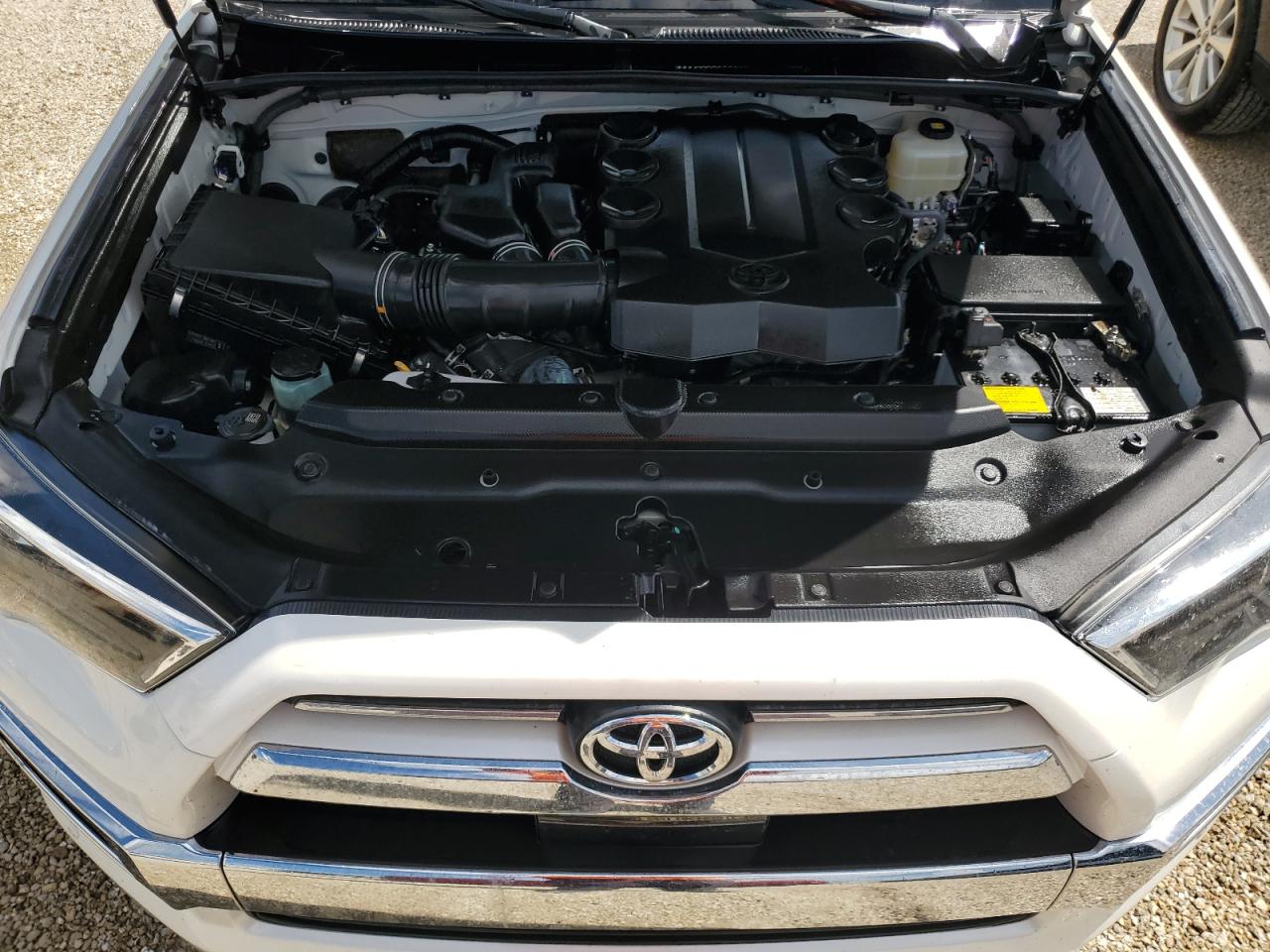 2020 Toyota 4Runner - Image 12