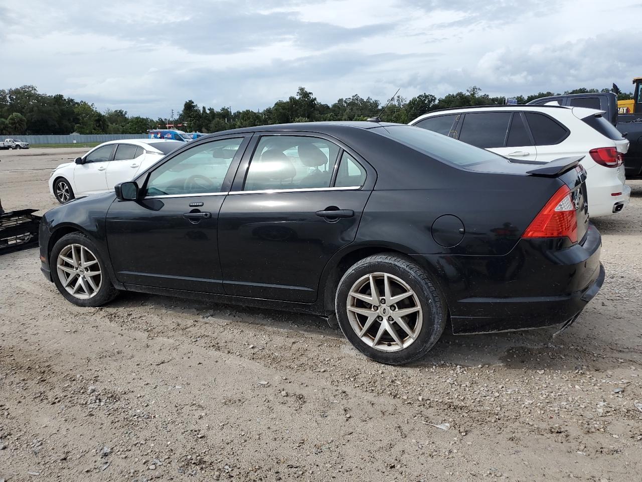 2010 Ford Fusion - Image 2