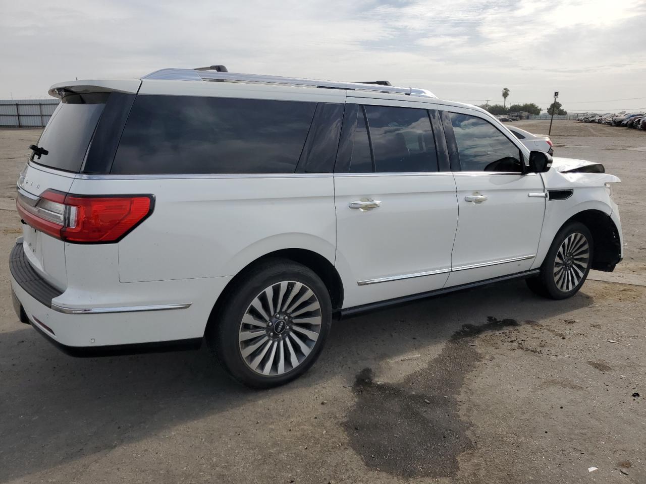 2021 Lincoln Navigator - Image 3