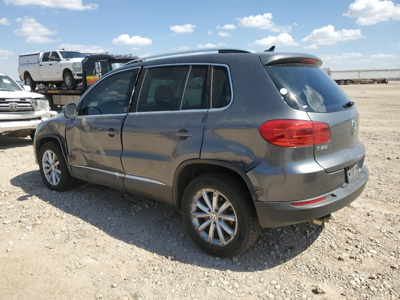 WVGRV7AX6HK012601 2017 VOLKSWAGEN TIGUAN - Image 2