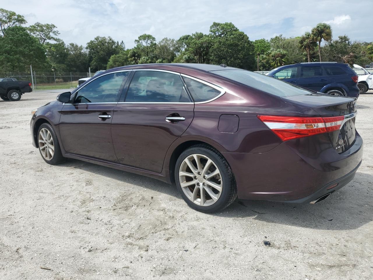 4T1BK1EB3FU168649 2015 TOYOTA AVALON - Image 2