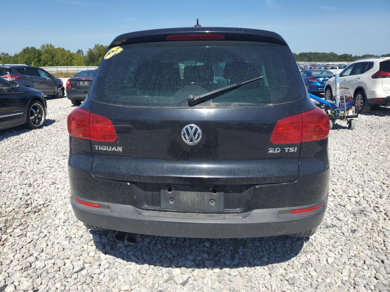 WVGAV7AX1CW587445 2012 Volkswagen Tiguan S