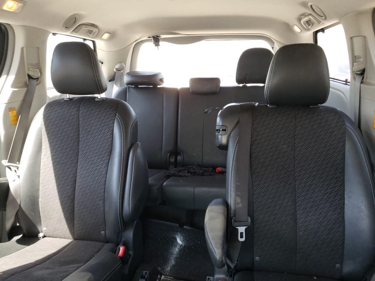 2013 Toyota Sienna - Image 10