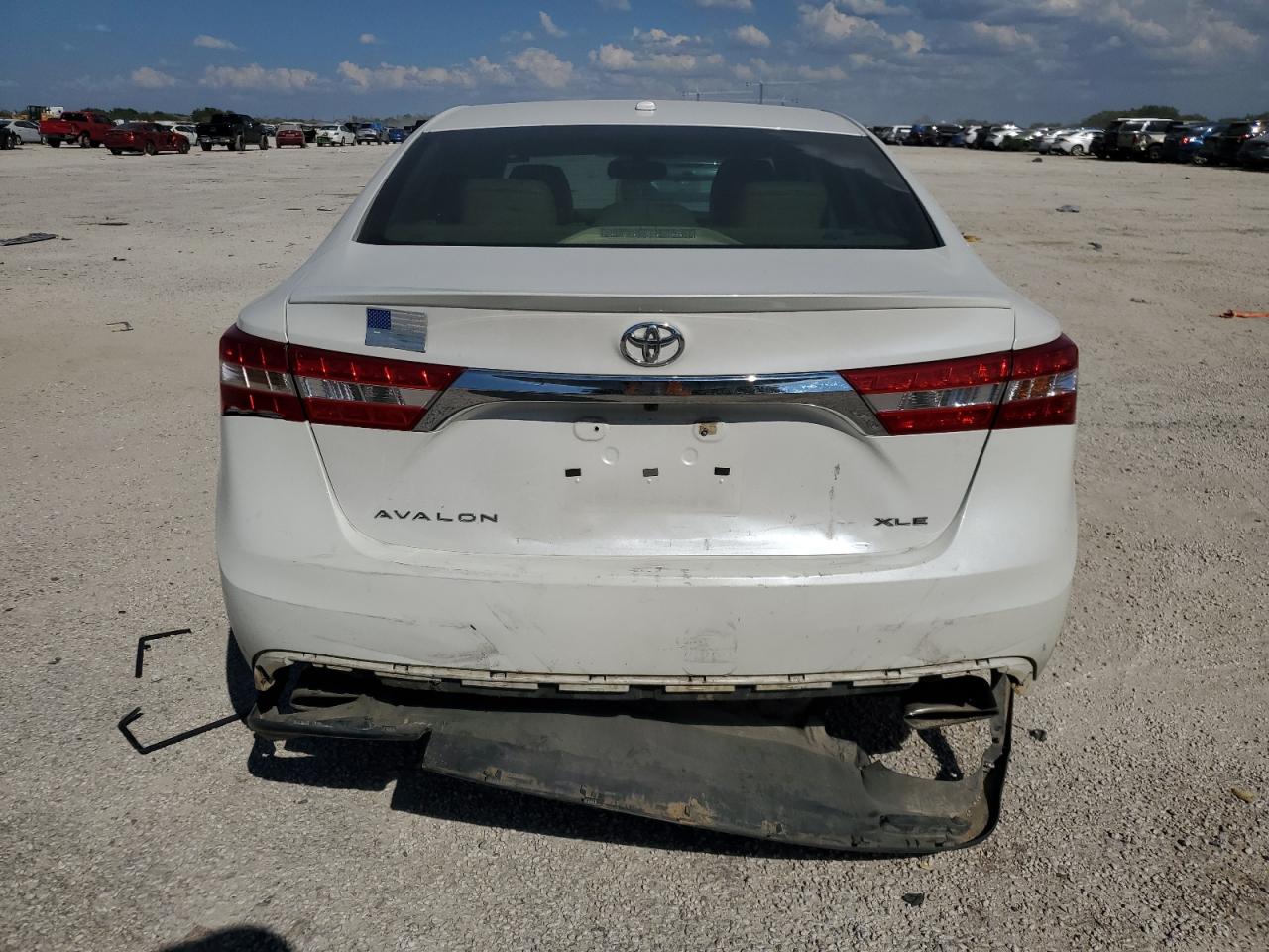 2015 Toyota Avalon - Image 6