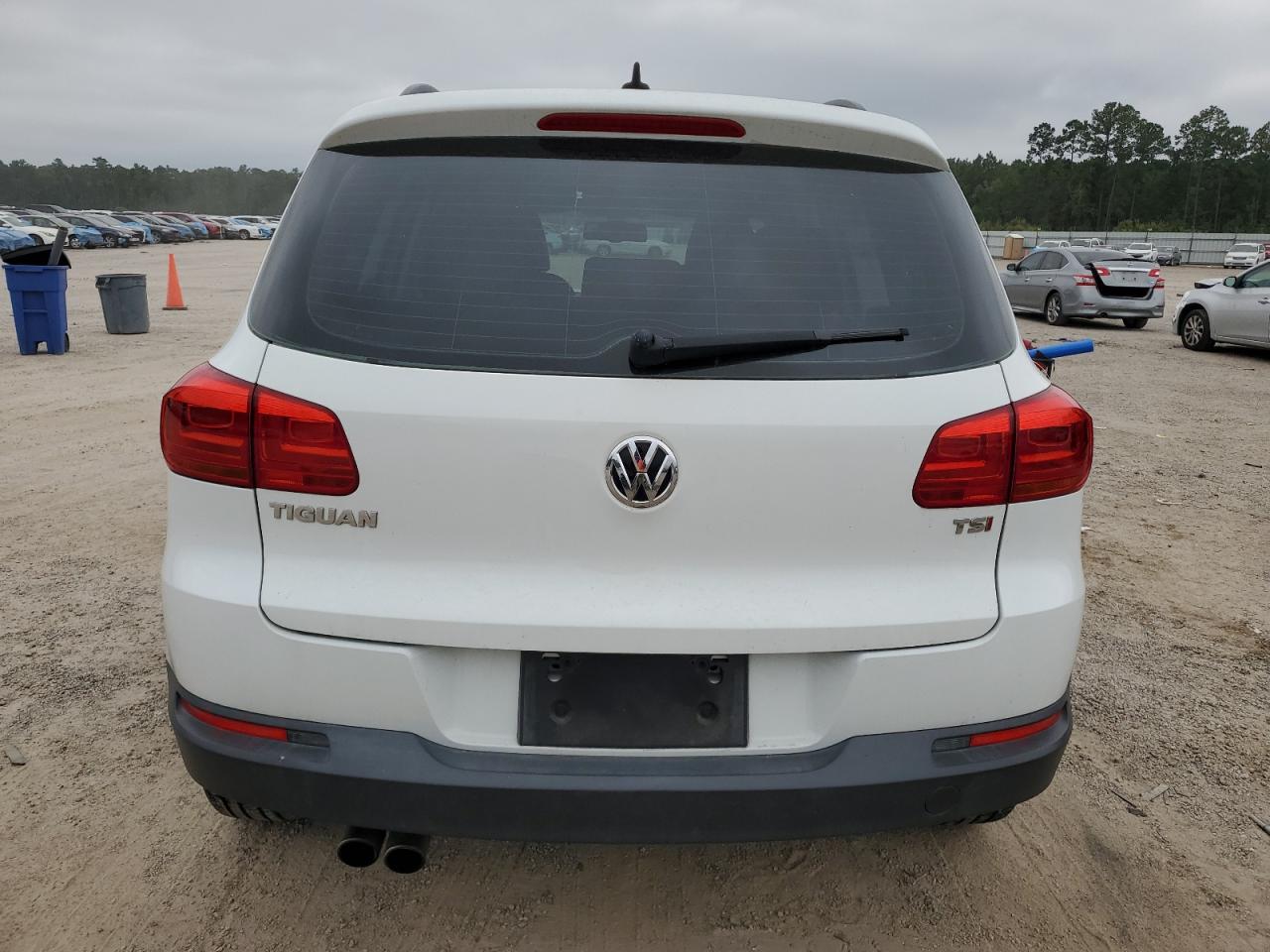 WVGAV7AX7HK001703 2017 Volkswagen Tiguan S