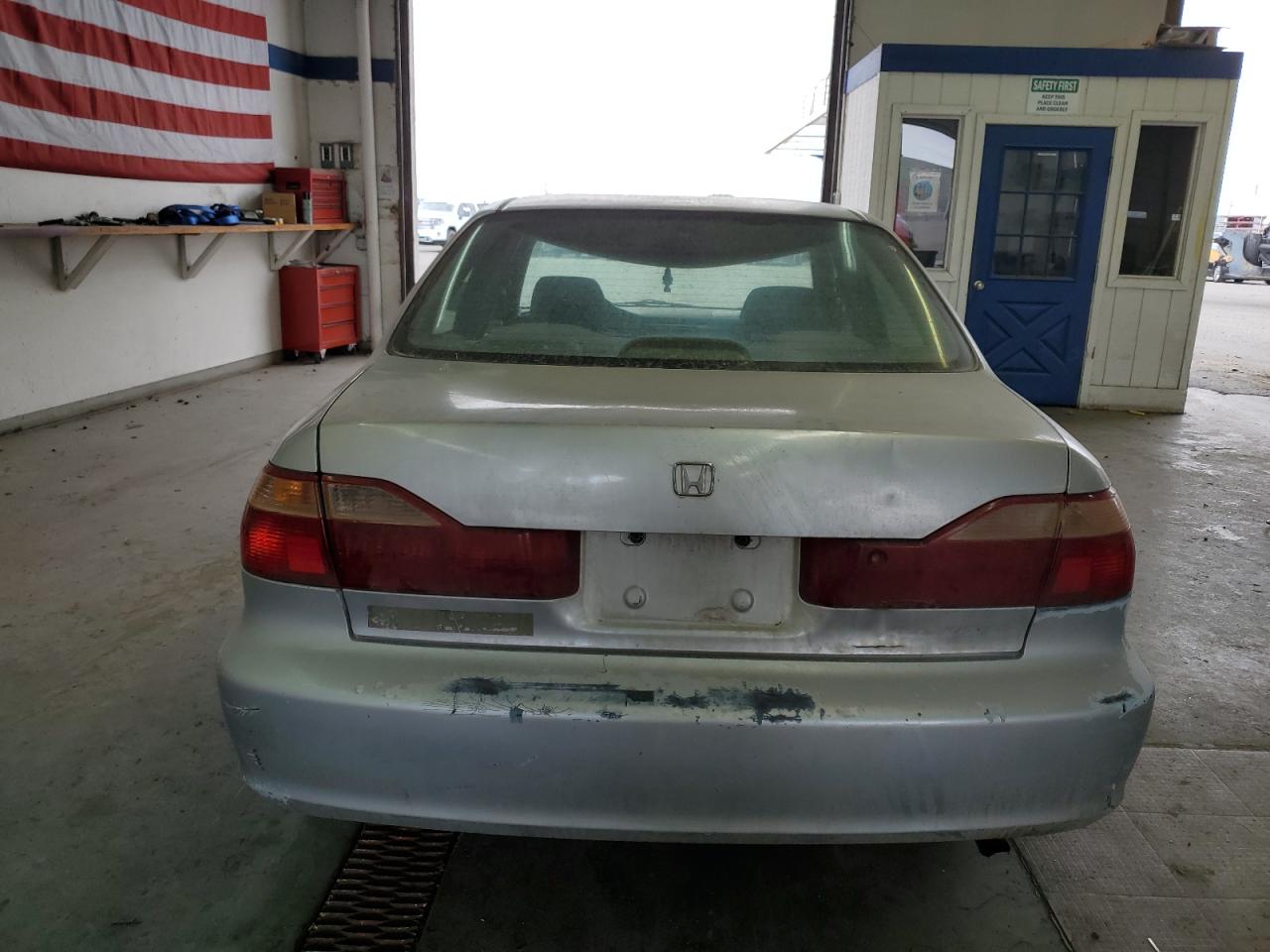 1HGCG5641WA162160 1998 Honda Accord Lx