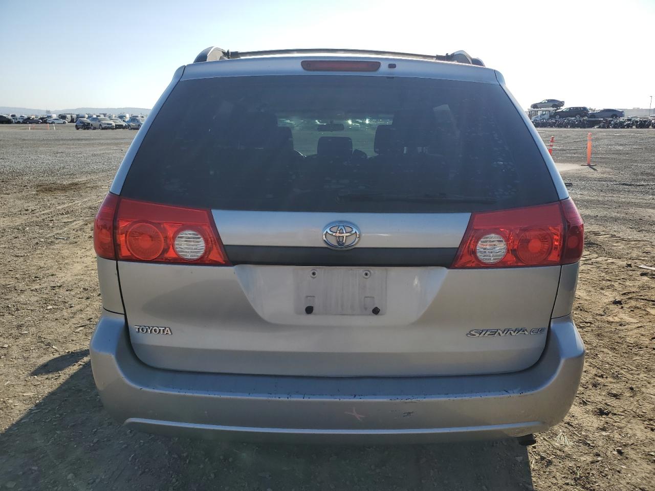 2010 Toyota Sienna - Image 6