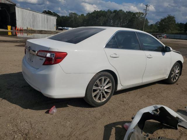 Sedans TOYOTA CAMRY 2013 Biały