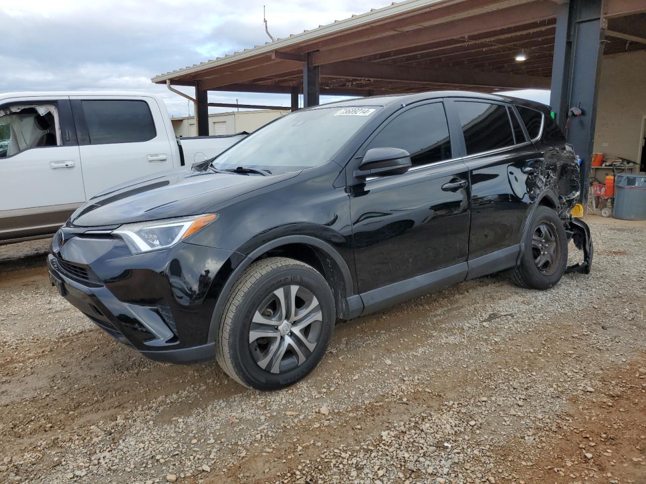 2T3BFREV6HW665900 2017 Toyota Rav4 Le