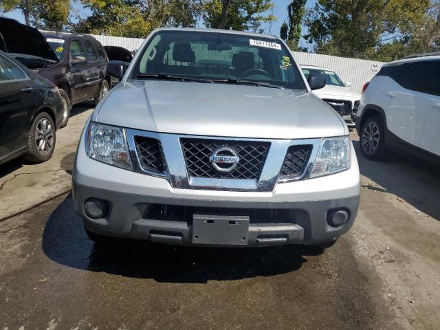  NISSAN FRONTIER 2015 Серебристый