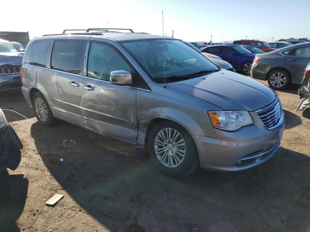 2014 Chrysler Town & Country - Image 4