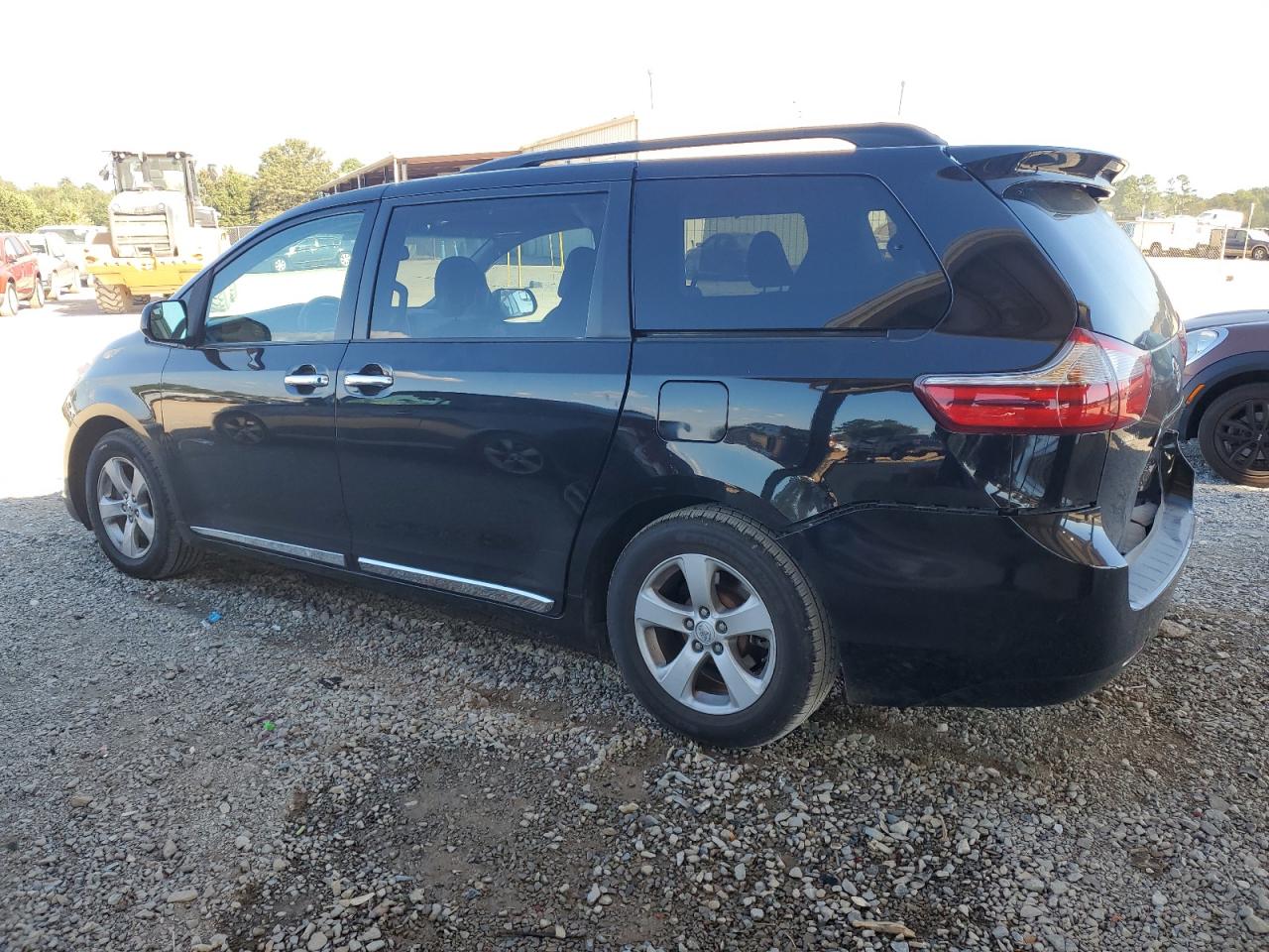 5TDKK3DC1FS583161 2015 TOYOTA SIENNA - Image 2