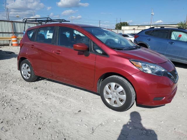  NISSAN VERSA 2018 Czerwony