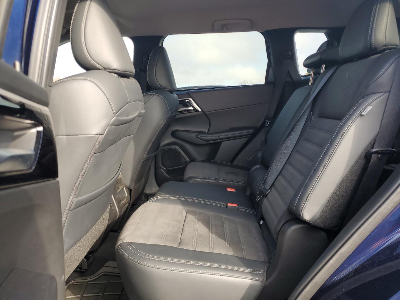 2024 Mitsubishi Outlander - Image 11