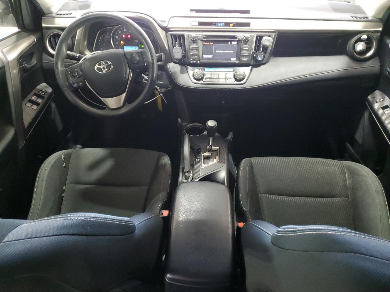 JTMRFREV9FD132528 2015 Toyota Rav4 Xle